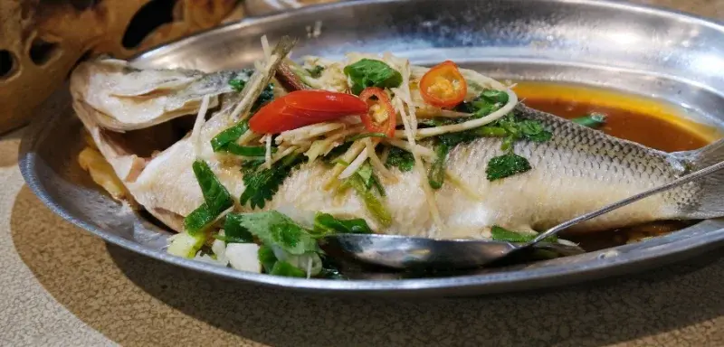 傳承茶蝦飯 我家客家小館的清蒸滿月圓高山魚
