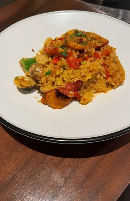 蛤蠣.鮮蝦.中卷番紅花燉飯
