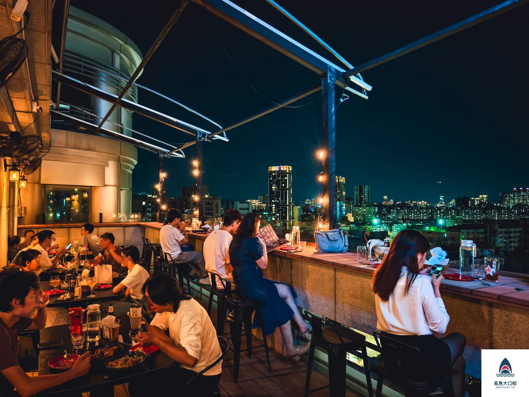 高空景觀餐廳眺望城市美景｜閣樓餐酒館ABV Bar & Kitchen 板橋府中店